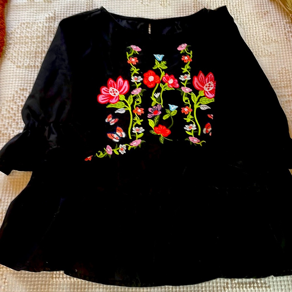 Embroided Ruffled Blouse Size Medium 100% Cotton